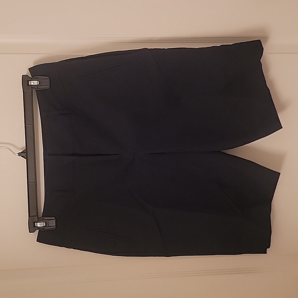 Dana Buchman Mid Rise Bermuda Shorts Size 10, NWOT, Black